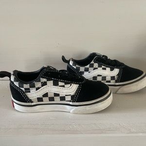 TODDLER SIZE 6 CHECKERED VANS! (GENTLY WORN!)